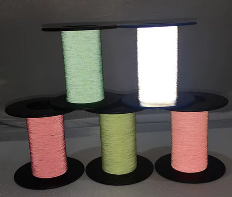 คุณภาพ  Single Both Side Sewing Iridescent Embroidery Reflective Thread Yarn For Night Safety โรงงาน