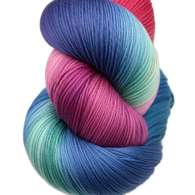 Various Colors Blend Yarn Ring Spun Offering Excellent Durability And Soft Texture For Apparel And Textile Industry Needs